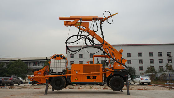 Molhe o controle inteiramente hidráulico concreto da máquina KC3017 do pulverizador da mistura 400 milímetros de afastamento à terra